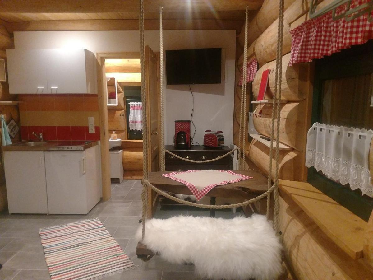 Ferienwohnungen Blockhaus - Zwergenhaeusl Грюнау-им-Альмталь Экстерьер фото
